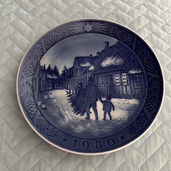 Royal Copenhagen Other - Vintage Royal Copenhagen 1880 collectible Christmas plate